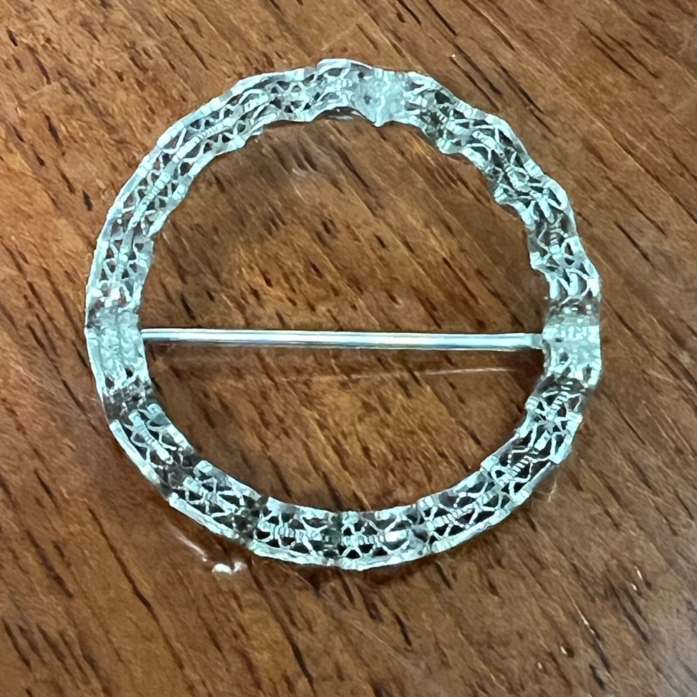 Designer Vintage Sterling Silver Filigree Wreath Brooch